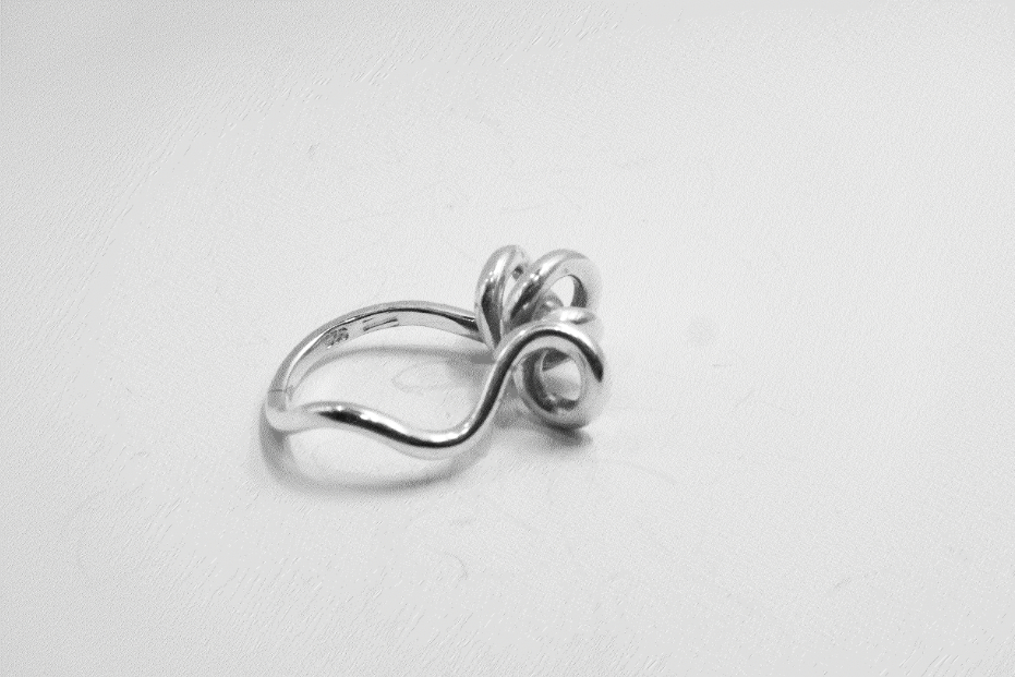 Bague-torsade-perle-emprisonnee